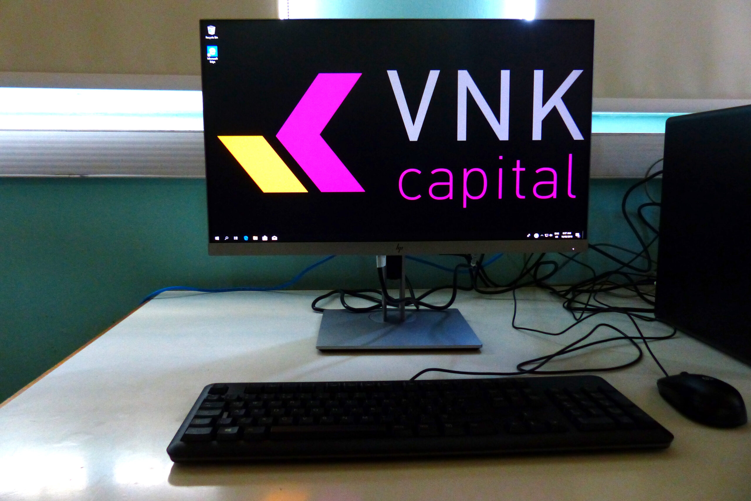 Vnk R Ο όμιλος VNK Capital προσφέρει τεχνολογικό εξοπλισμό στο Λανίτειον ...