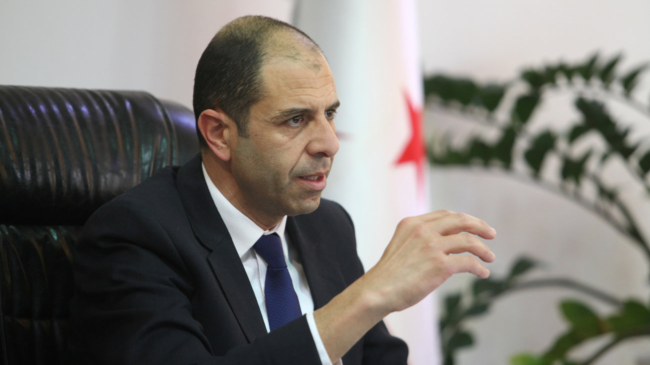 Επιστολή Οζερσάι σε Πομπέο για την "απάνθρωπη απομόνωση" των Τουρκοκυπρίων