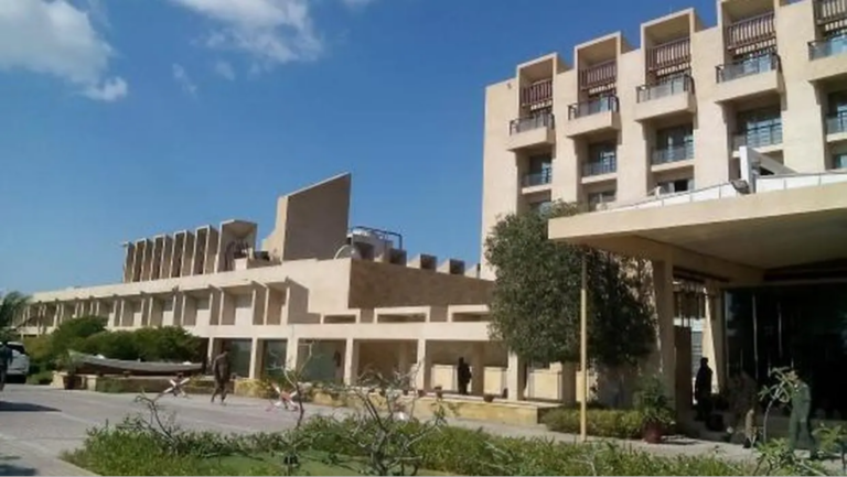 Ένοπλη επίθεση σε ξενοδοχείο πολυτελείας στο Πακιστάν