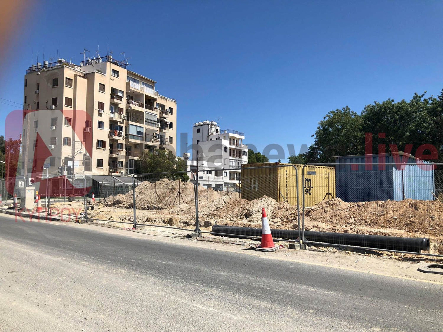 Κατεδάφισαν την περίφραξη του παλιού στρατοπέδου Παναγίδη (ΦΩΤΟ)