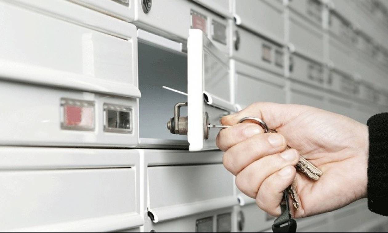 Θέλουν να κλειδώσουν τα κινητά των μαθητών σε θυρίδες οι καθηγητές (ΒΙΝΤΕΟ)