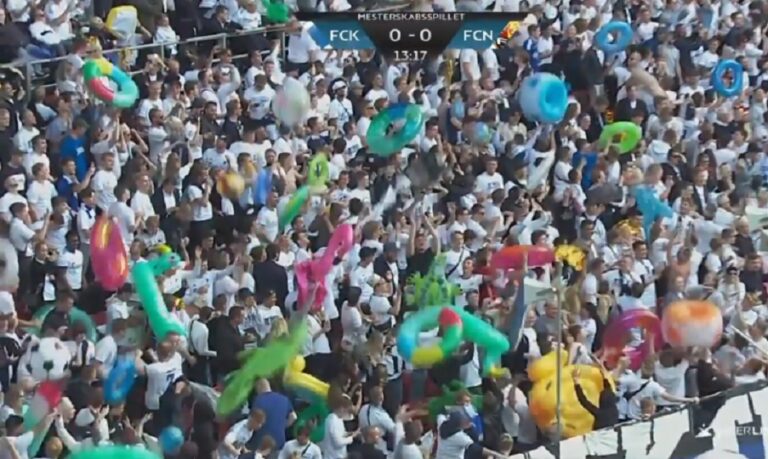 Πέταξαν αντικείμενα… θαλάσσης στο γήπεδο υπό το άκουσμα του Ζορμπά (ΒΙΝΤΕΟ)