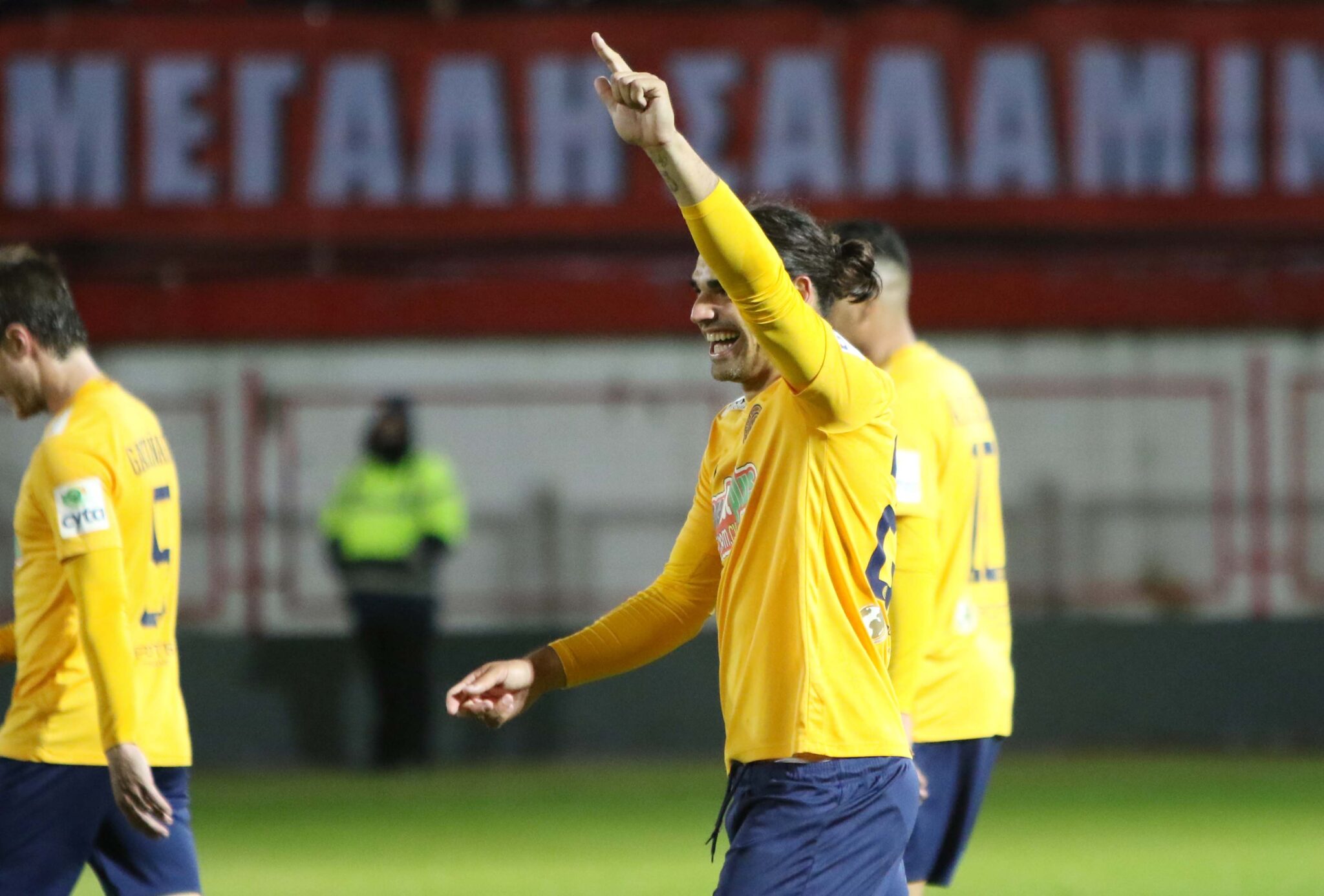 Δίνει ευκαιρίες ο Κέρκεζ, «ντοπάρει» τους παίκτες ενόψει τελικού η Θύρα 3