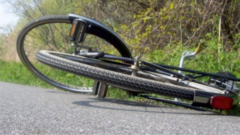 Την τελευταία του πνοή στην άσφαλτο άφησε 34χρονος ποδηλάτης (BINTEO)