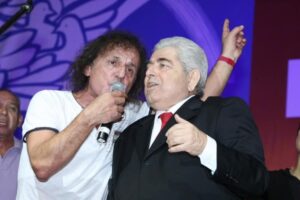 Ο Βασίλης Παπακωνσταντίνου αποχαιρετά τον Δημήτρη Χριστόφια (ΦΩΤΟ)