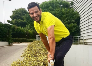 Kώστας Τσουρός: Η σέξι φωτογραφία και το νυχτερινό μπάνιο στη θάλασσα(ΦΩΤΟ)