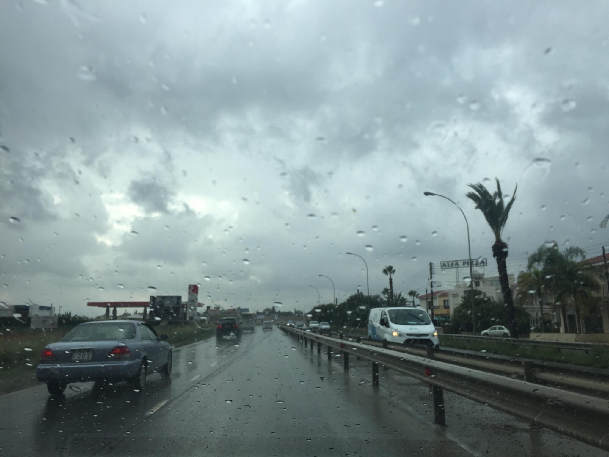 Δεν λέει να μας αποχαιρετήσει το χειμωνιάτικο σκηνικό του καιρού