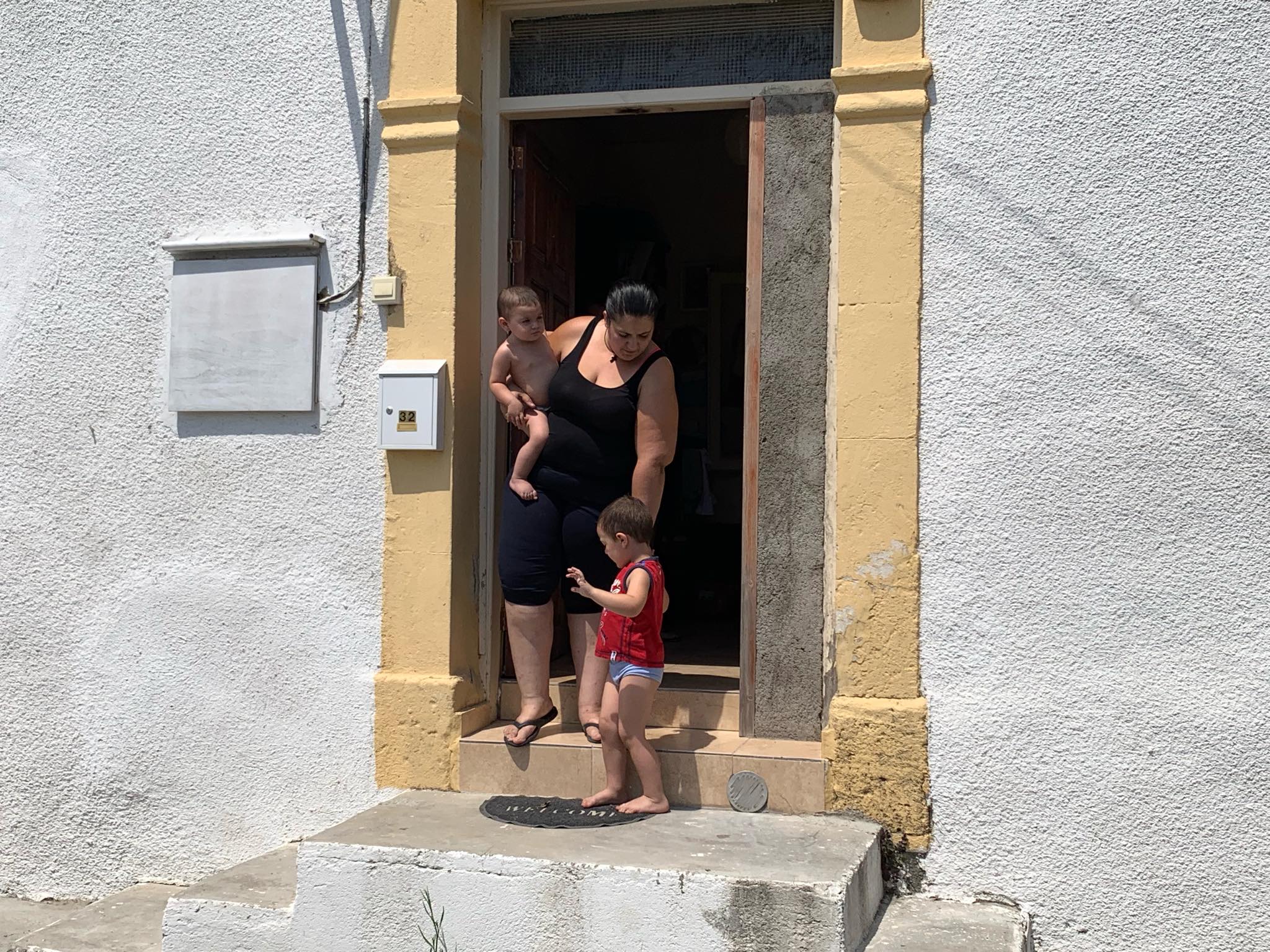 Κραυγή απόγνωσης από τετραμελή οικογένεια που ζει σε άθλιες συνθήκες (ΒΙΝΤΕΟ)