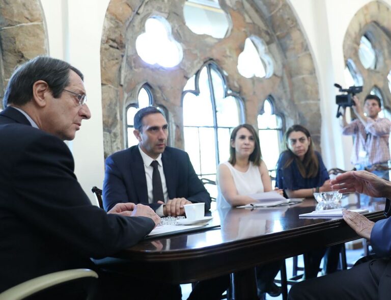 Στο χορό των αντιδράσεων κυβέρνηση και κόμματα για την έρευνα στον ΠΙΣ (ΒΙΝΤΕΟ)