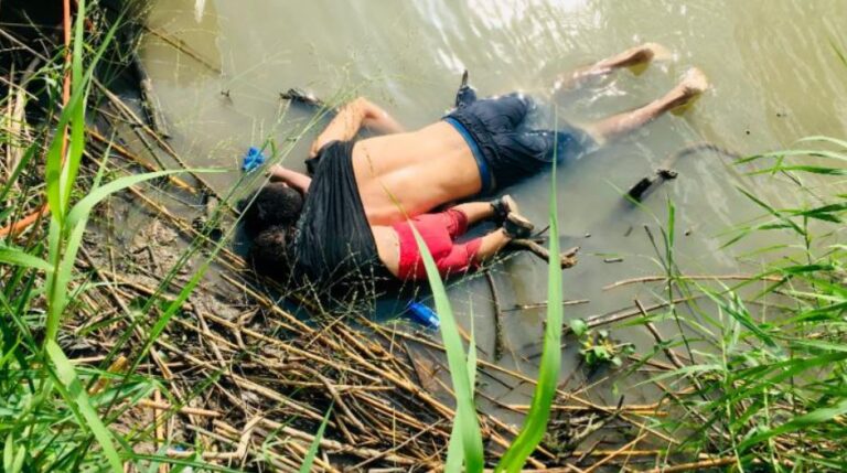 Πατέρας και κόρη πνίγηκαν αγκαλιασμένοι στα σύνορα ΗΠΑ με το Μεξικό (ΦΩΤΟ)