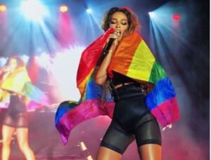 Η εκρηκτική εμφάνιση της Ελένης Φουρέιρα στο Athens Pride! (ΒΙΝΤΕΟ)