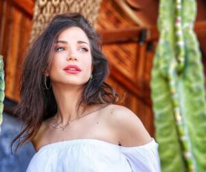 Κατερίνα Γερονικολού: Τι απαντά στο ενδεχόμενο γάμου με τον Γιάννη Τσιμιτσέλη;