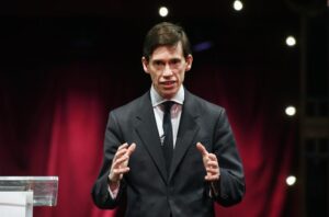 Εκτός του αγώνα διαδοχής της Μέι ο Ρόρι Στιούαρτ