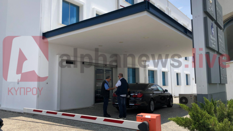 Στο κρεβάτι του πόνου αλλά ευδιάθετος ο ΠτΔ (ΒΙΝΤΕΟ)