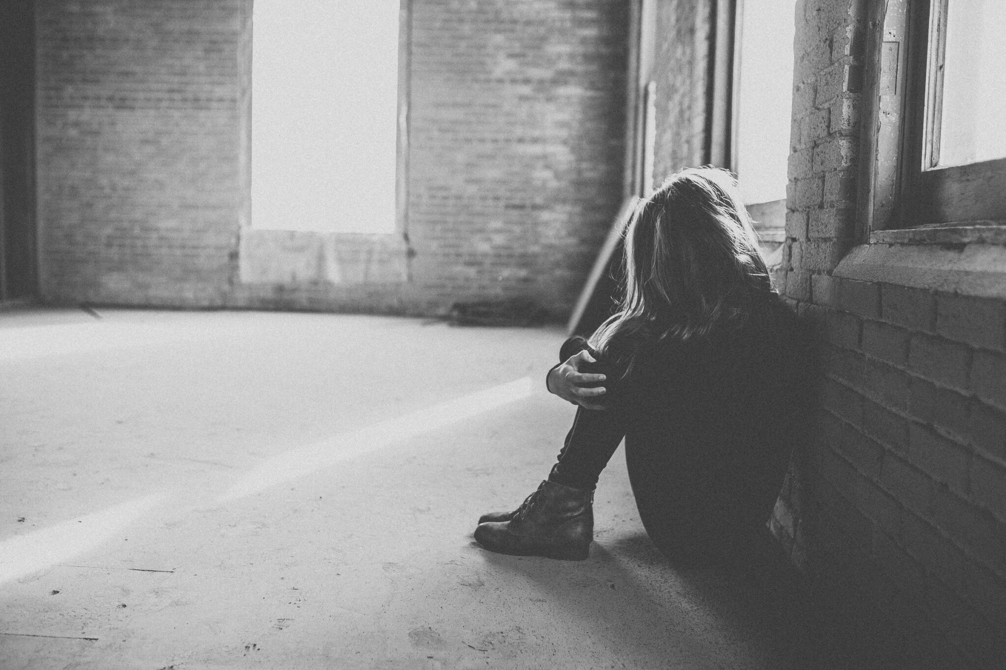 25χρονος κρατούσε 18χρονη παρά τη θέλησή της και τελούσε εικονικούς γάμους