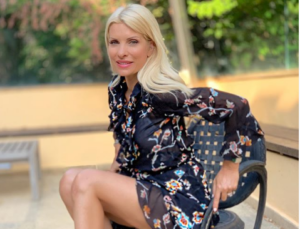 Ελένη Μενεγάκη: 'Εβαλε…φωτιά σε παραλία της Άνδρου (ΦΩΤΟ)