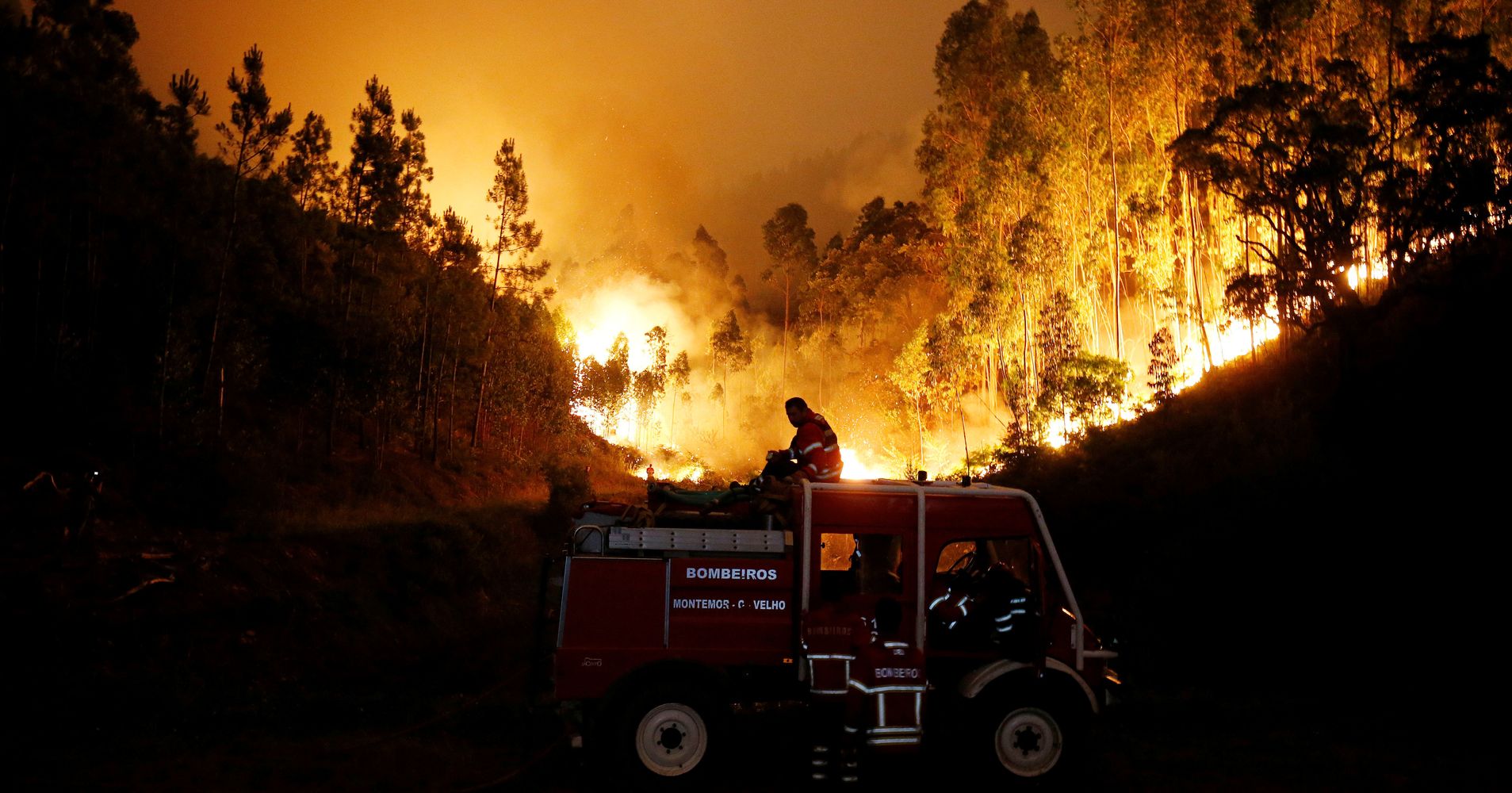 Ξύπνησε ο πύρινος εφιάλτης στην Πορτογαλία (ΦΩΤΟ)