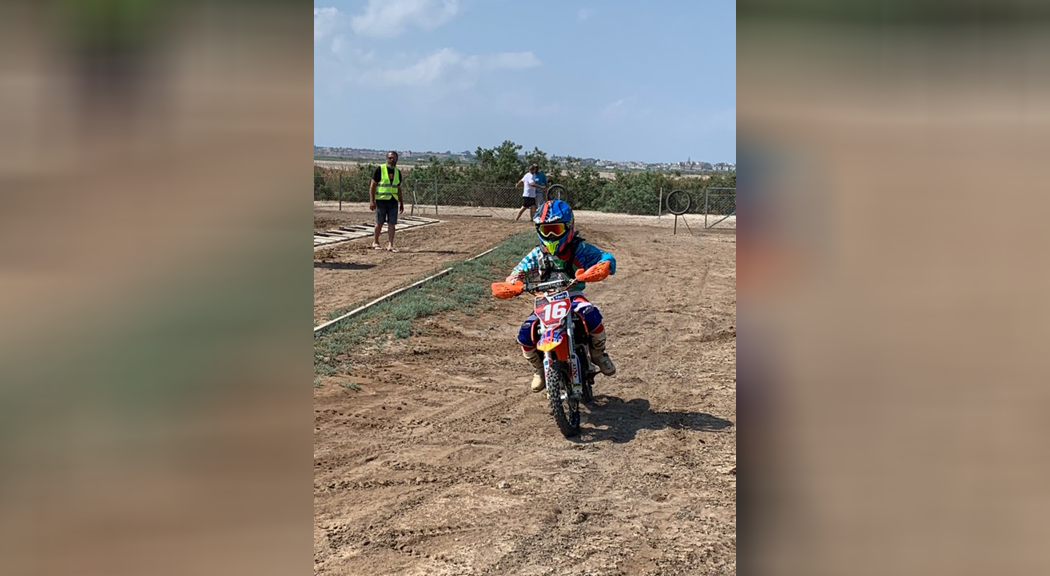 Ο 10χρονος Κυριάκος Κωστέας στο ψηλότερο βάθρο του motocross (BINTEO&ΦΩΤΟ)