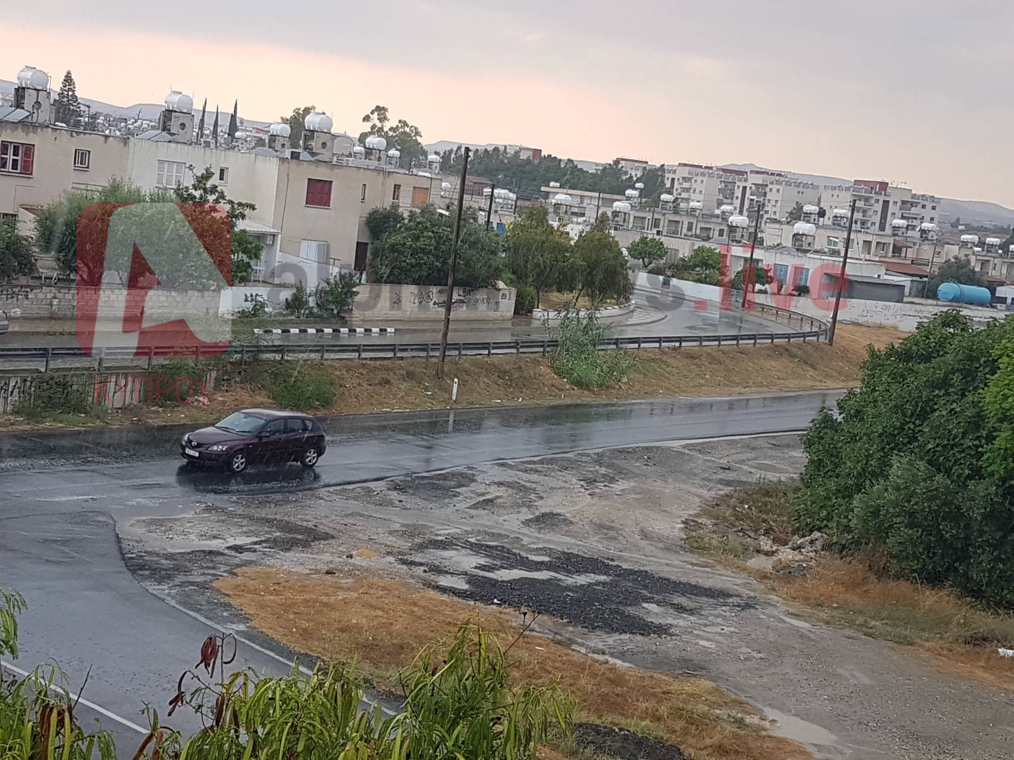 Ο καιρός στη Λάρνακα δεν θυμίζει σε τίποτα Ιούλιο (ΒΙΝΤΕΟ&ΦΩΤΟ)