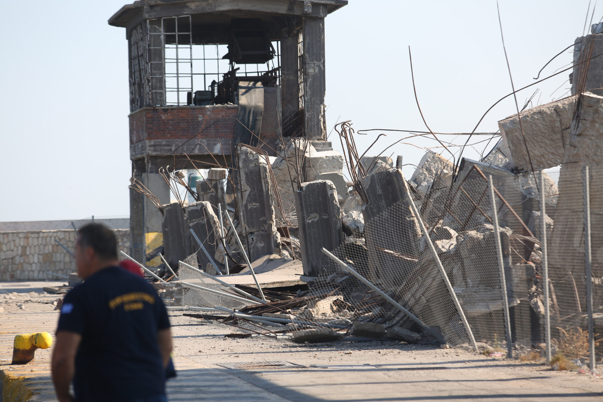 Πέντε τραυματίες και ζημιές άφησε πίσω του ο εγκέλαδος στην Αθήνα (ΒΙΝΤΕΟ&ΦΩΤΟ)