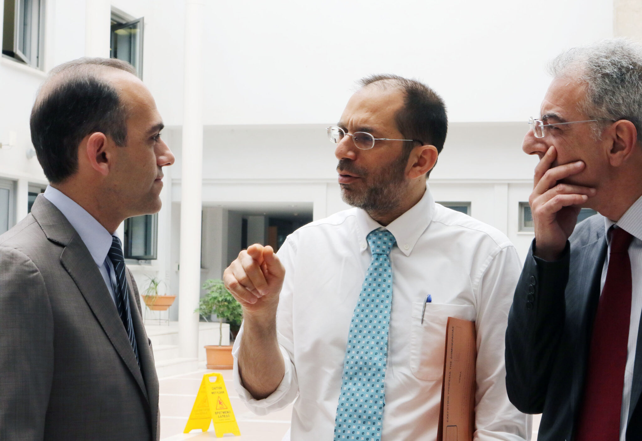 "Άλλο η κριτική και η δημιουργία εντυπώσεων και άλλο ο έλεγχος"