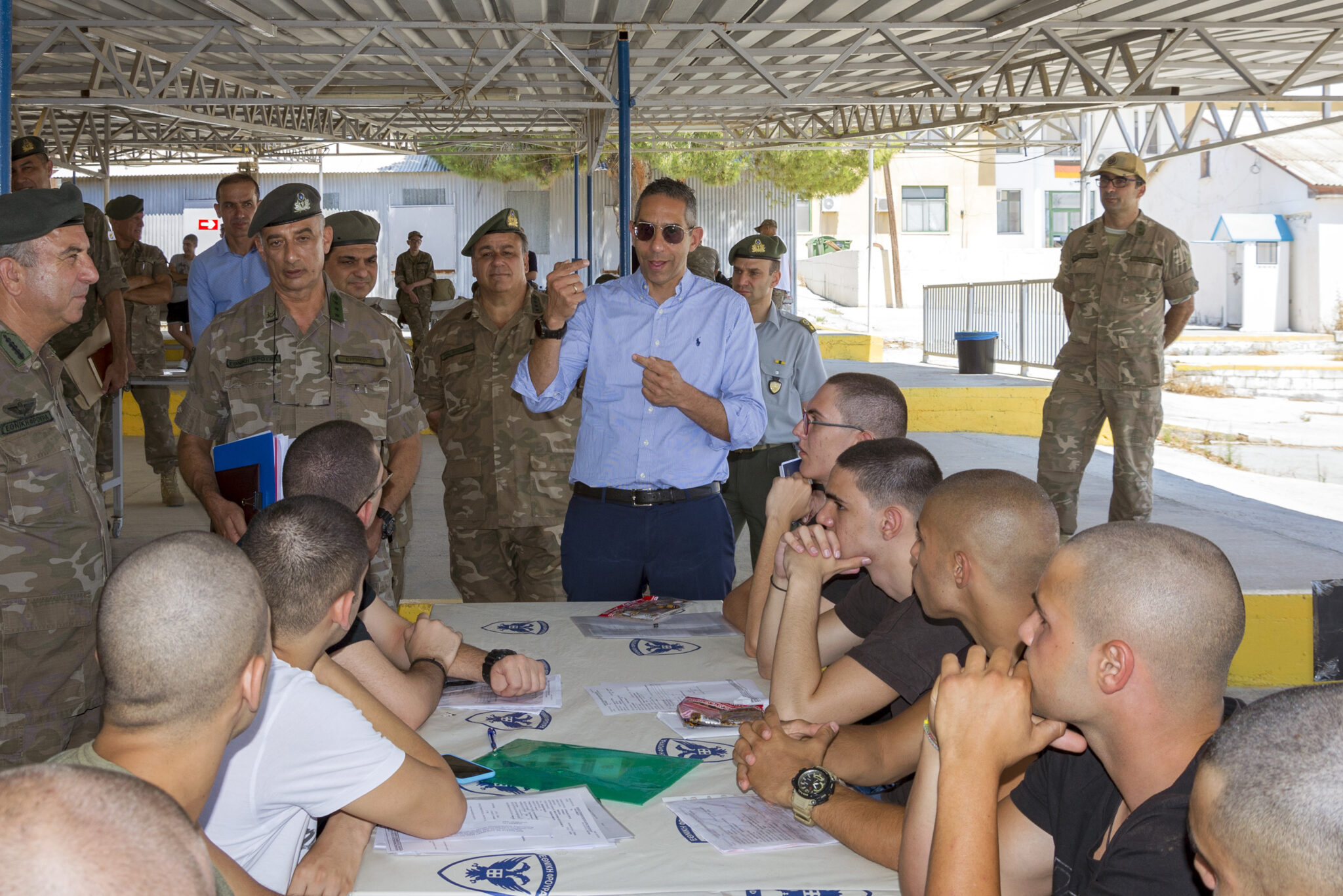 ΥΠΑΜ: "Φυσιολογικά τα παράπονα όταν υπάρχουν 4.000 νεοσύλλεκτοι"