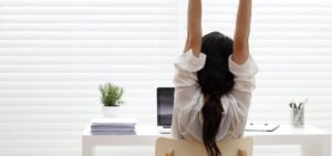 Δεν έχετε χρόνο; Γυμναστείτε στο γραφείο με 4 απλές ασκήσεις!