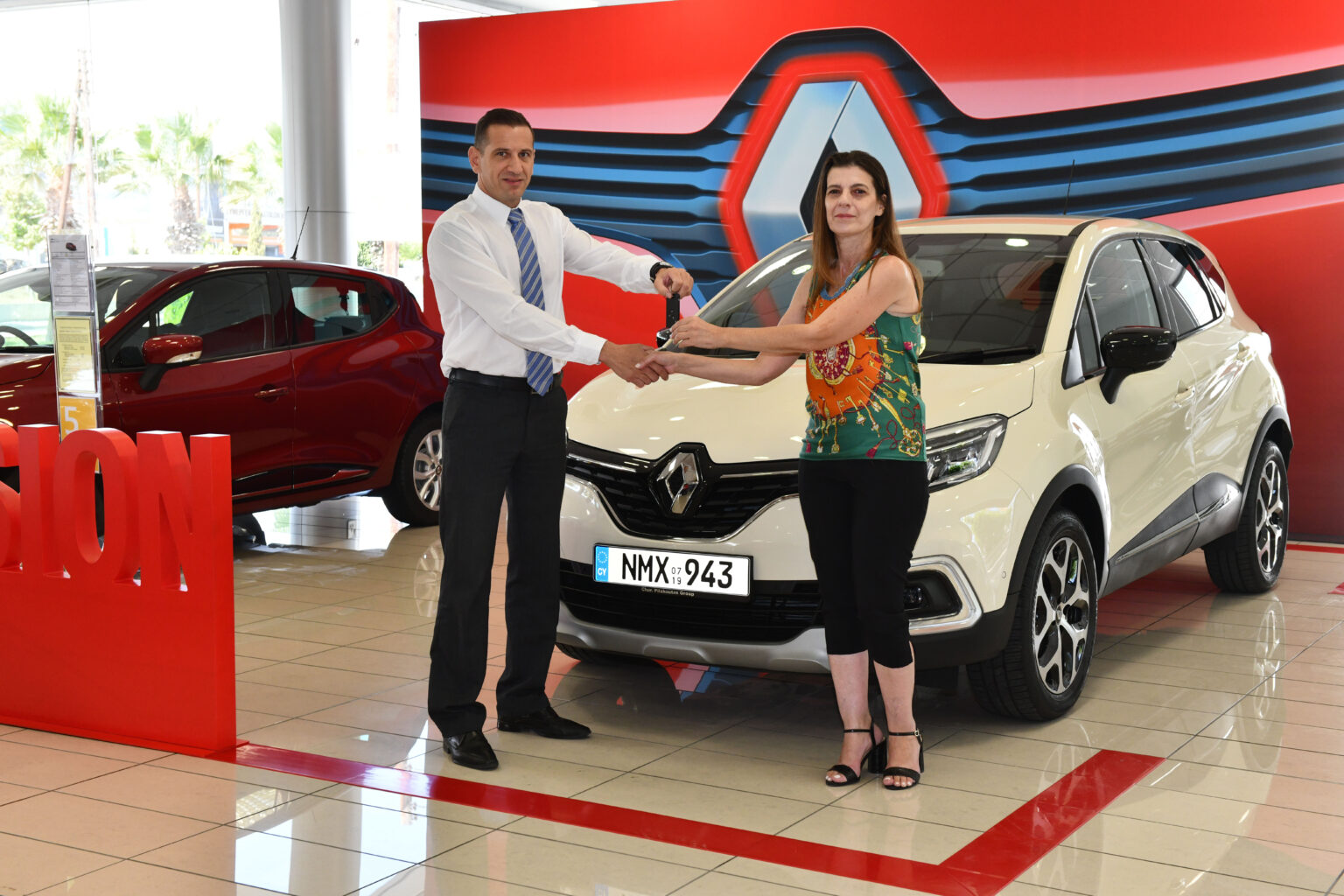 H ΝΙΚΗΤΡΙΑ ΤΟΥ “ΛΟΥΗΣ NIGHT SHOW” ΦΕΥΓΕΙ ΜΕ ΕΝΑ RENAULT CAPTUR