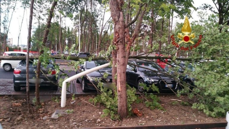 Κύμα κακοκαιρίας πλήττει την Ιταλία (ΒΙΝΤΕΟ&ΦΩΤΟ)