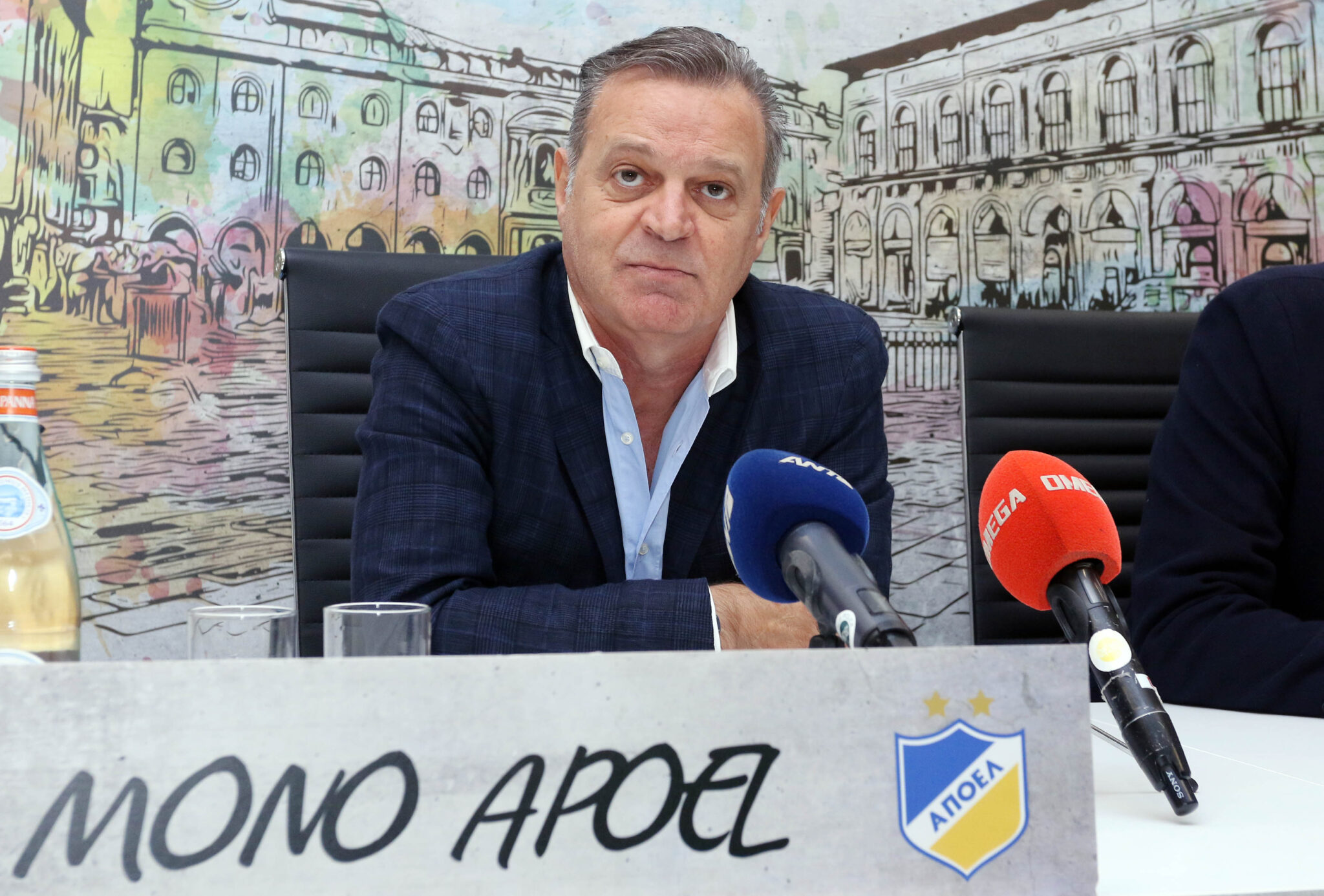 Παρουσιάζει χορηγό και μιλά ο Πρόδρομος