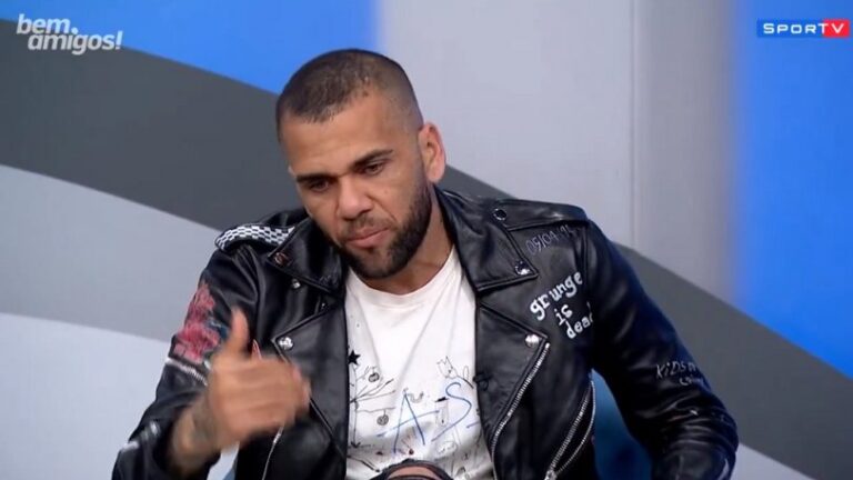 Όταν ο Ντάνι Άλβες διόρθωσε τον Πεπ Γκουαρδιόλα (ΒΙΝΤΕΟ)