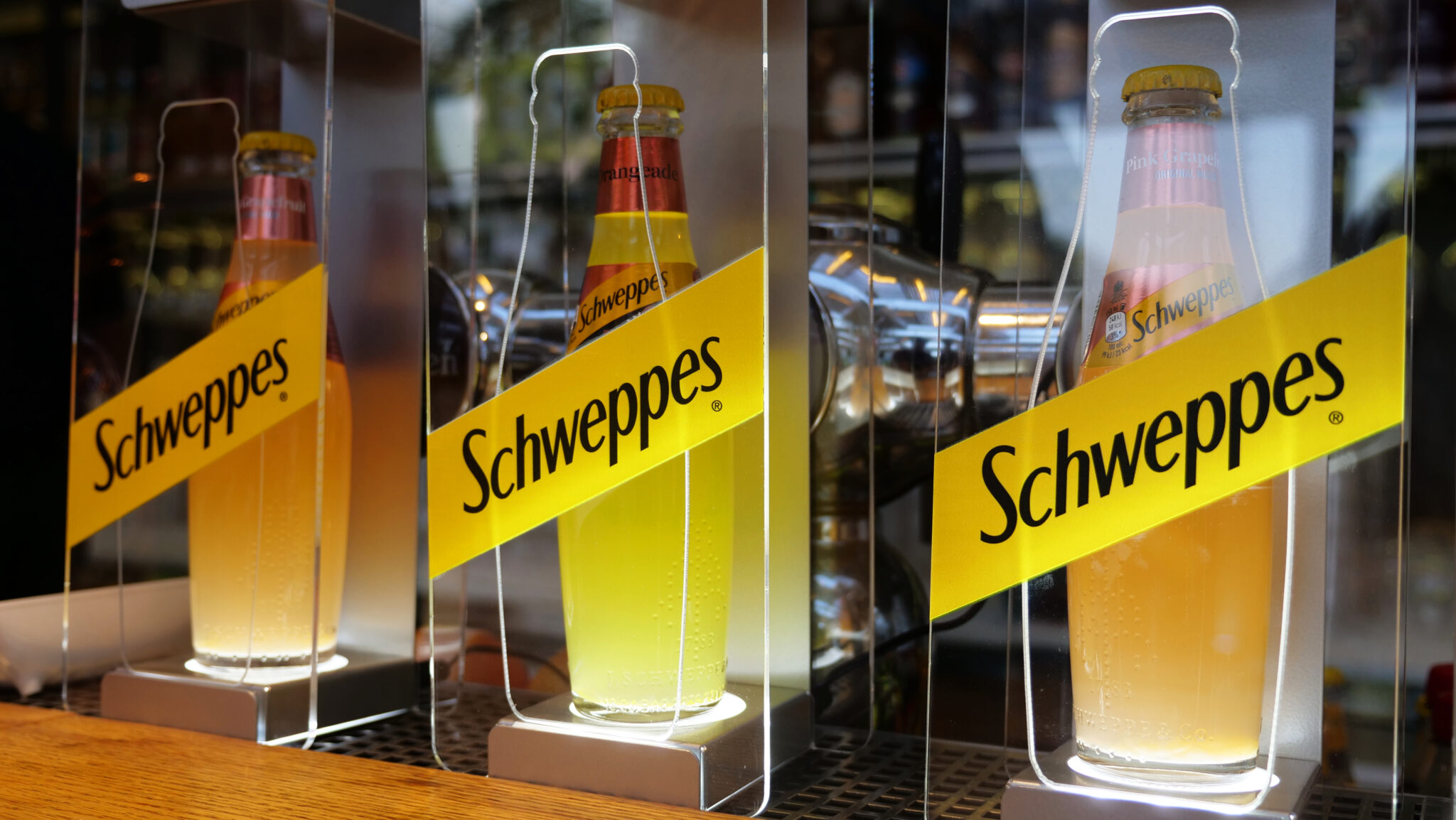 Με ένα επιτυχημένο jazz night party παρουσίασε το Schweppes τις νέες του γεύσεις