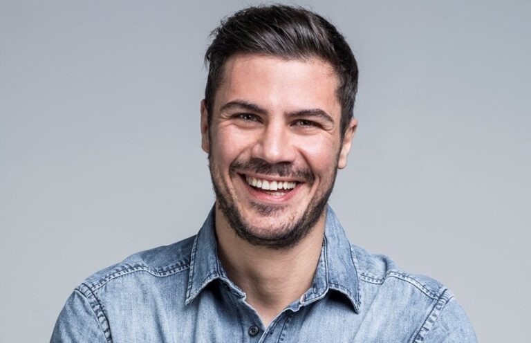 Άκης Πετρετζίκης: Αυτή είναι η νέα του σύντροφος; (ΦΩΤΟ)