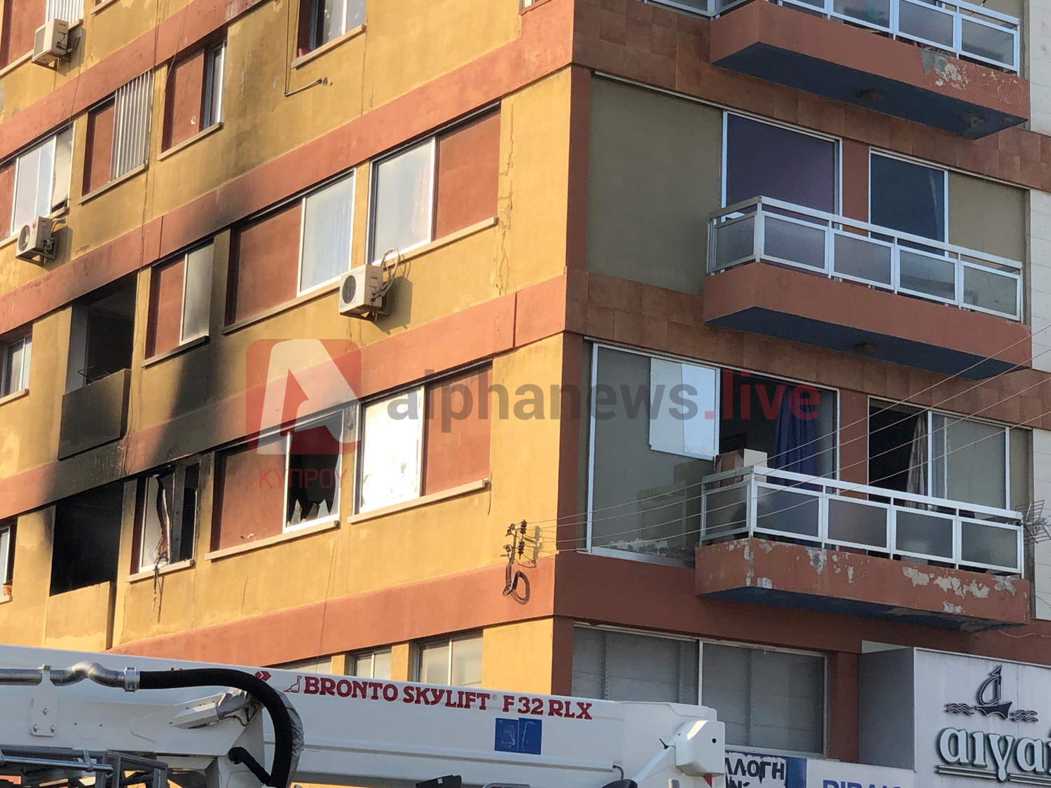 Στις φλόγες διαμέρισμα στην καρδιά της Λεμεσού (BINTEO&ΦΩΤΟ)