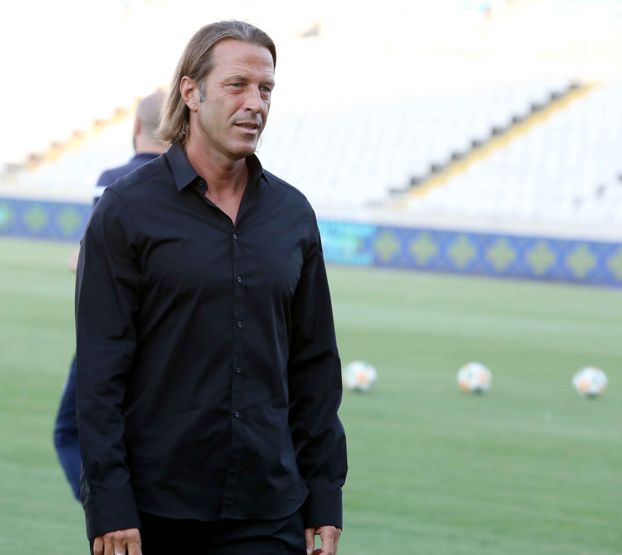 Φίλησε την οικογένεια του και έφυγε για Αζερμπαϊτζάν ο Τραμετζάνι (ΦΩΤΟ)