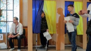 Στις κάλπες οι Ουκρανοί για να εκλέξουν νέο Κοινοβούλιο