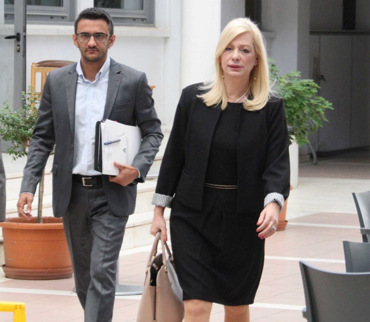 Στα χέρια της Ζέτας ο κώδικας της σεξουαλικής παρενόχλησης στην εργασία (ΒΙΝΤΕΟ)