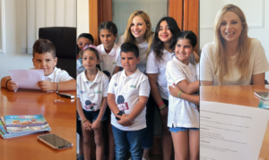 "Mικροί reporters"…ανέκριναν την Αριστοτέλους σε μια ανατρεπτική συνέντευξη