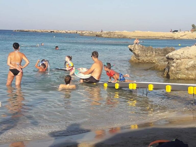 Υποδομές για ΑΜεΑ χρησιμοποιούνται ως…τσουλήθρες