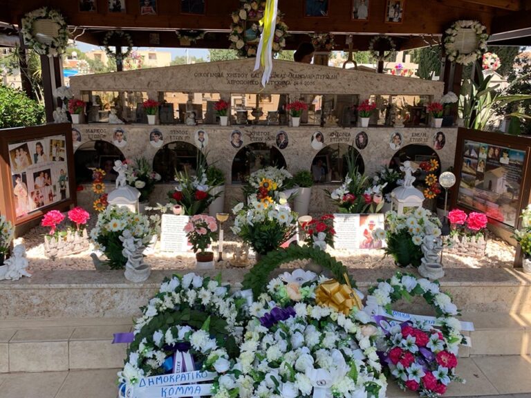 Άσβεστος ο πόνος και ο θρήνος στο Παραλίμνι για τα θύματα της "Ήλιος" (ΦΩΤΟ)