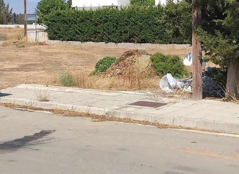 Τον κατήγγειλαν γιατί πετούσε σκουπίδια και ζήτησε και τα ρέστα