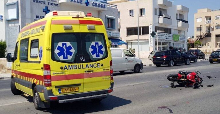 Τροχαίο ατύχημα με δυο τραυματίες σε λεωφόρο της Πάφου (ΦΩΤΟ)