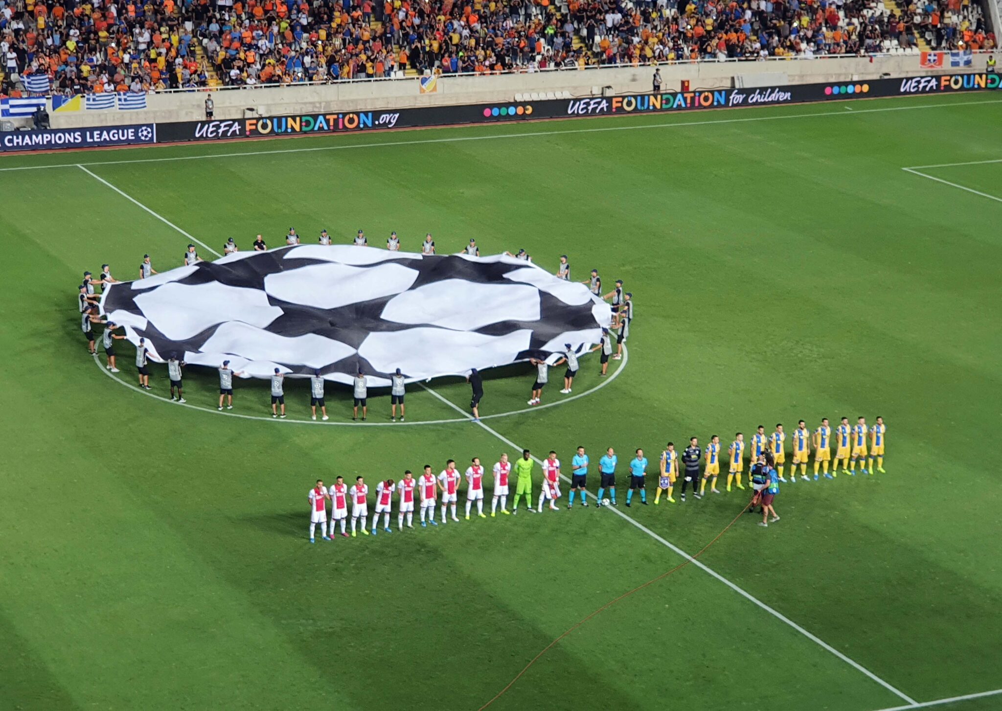 Παιχνίδι της σεζόν και ιστορικής σημασίας λένε τα Ολλανδικά μέσα ενόψει ΑΠΟΕΛ