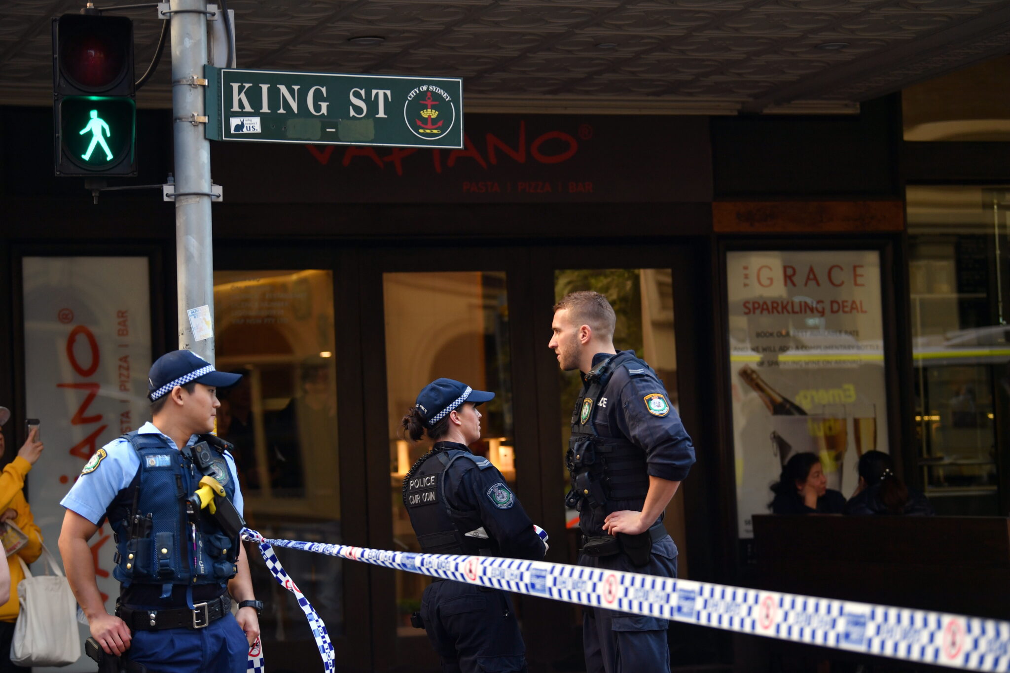 Τρόμος στην Αυστραλία: Νεαρός επιτέθηκε σε περαστικούς με μαχαίρι (ΒΙΝΤΕΟ)