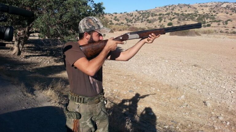 Χειροπέδες σε δύο κυνηγούς που έριχναν πυροβολισμούς σε κατοικημένη περιοχή