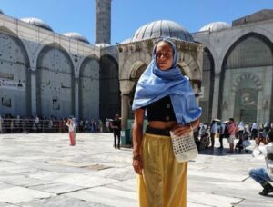 Κατερίνα Δαλάκα: Απαντά στον "πόλεμο" που δέχτηκε για τις φωτογραφίες με μαντίλα