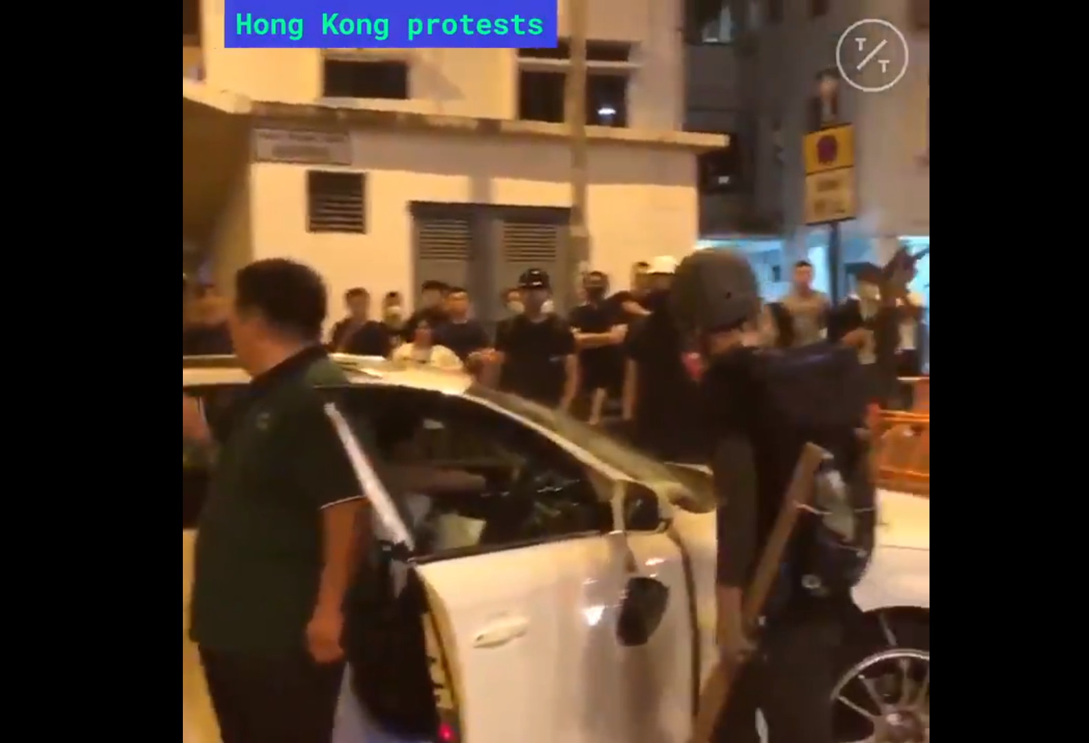 Χονγκ Κονγκ: Επίθεση οργισμένων διαδηλωτών σε οδηγό (BINTEO)