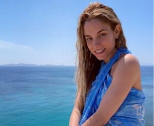 Δ.Νομικού:Η φωτογραφία με μαγιό λίγο πριν γεννήσει και το σχόλιο της Οικονομάκου