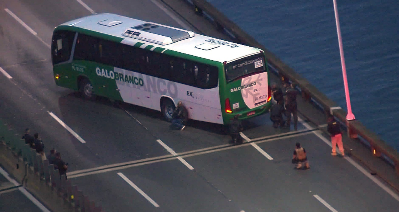 Ένοπλος κρατά ομήρους σε γέφυρα του Ρίο Ντε Τζανέιρο