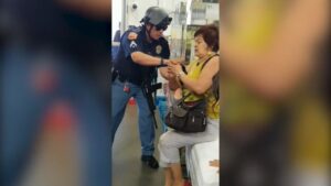 "Στόχευε τον κόσμο και πυροβολούσε σε ευθεία βολή εναντίον του" (ΒΙΝΤΕΟ)